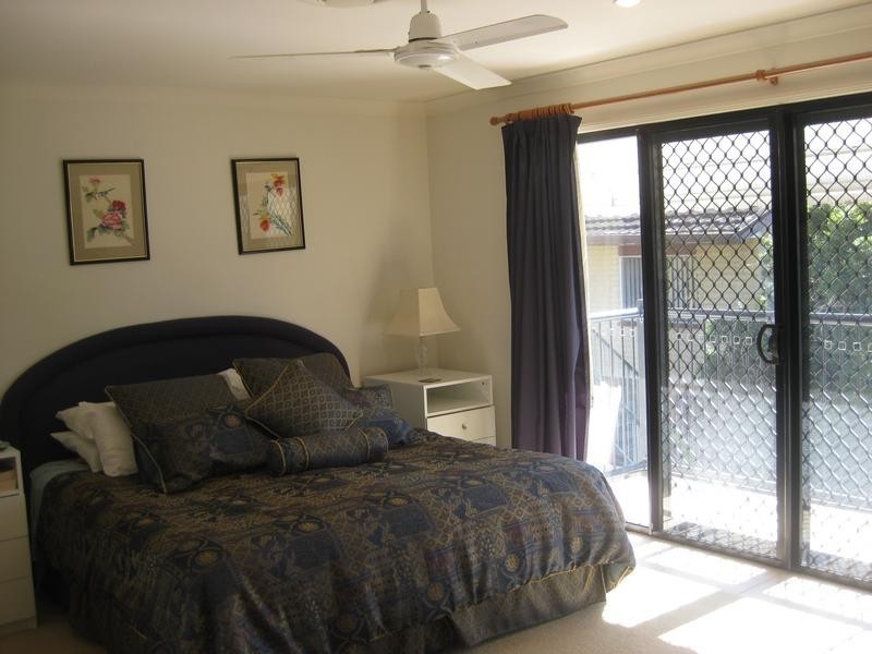 5 Abalone Av, Paradise Point QLD 4216
