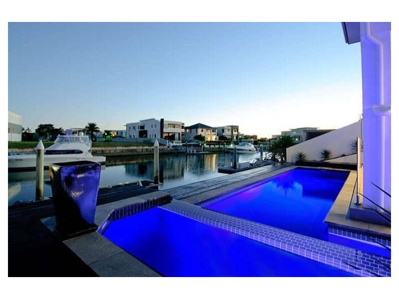 25 KNIGHTSBRIDGE PDE EAST, Sovereign Islands QLD 4216