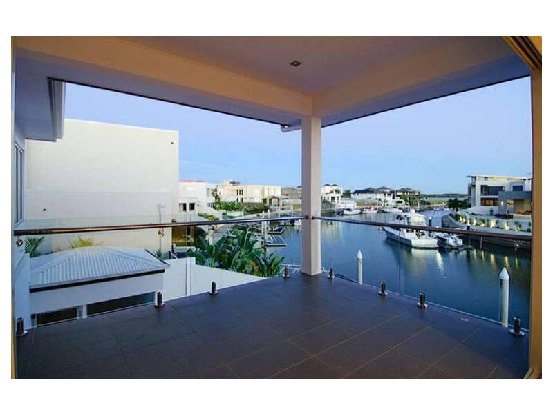 25 KNIGHTSBRIDGE PDE EAST, Sovereign Islands QLD 4216