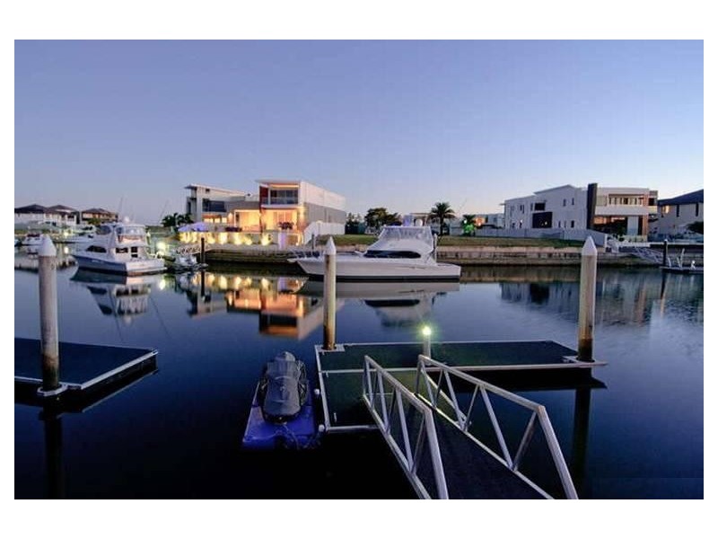 25 KNIGHTSBRIDGE PDE EAST, Sovereign Islands QLD 4216