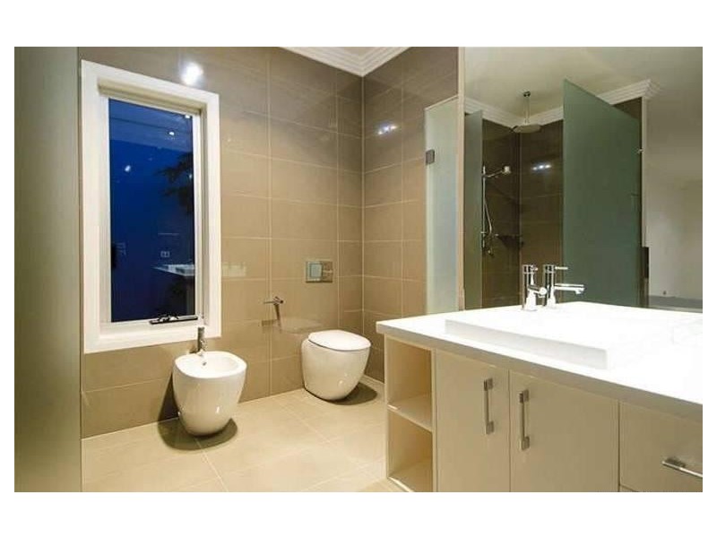 25 KNIGHTSBRIDGE PDE EAST, Sovereign Islands QLD 4216