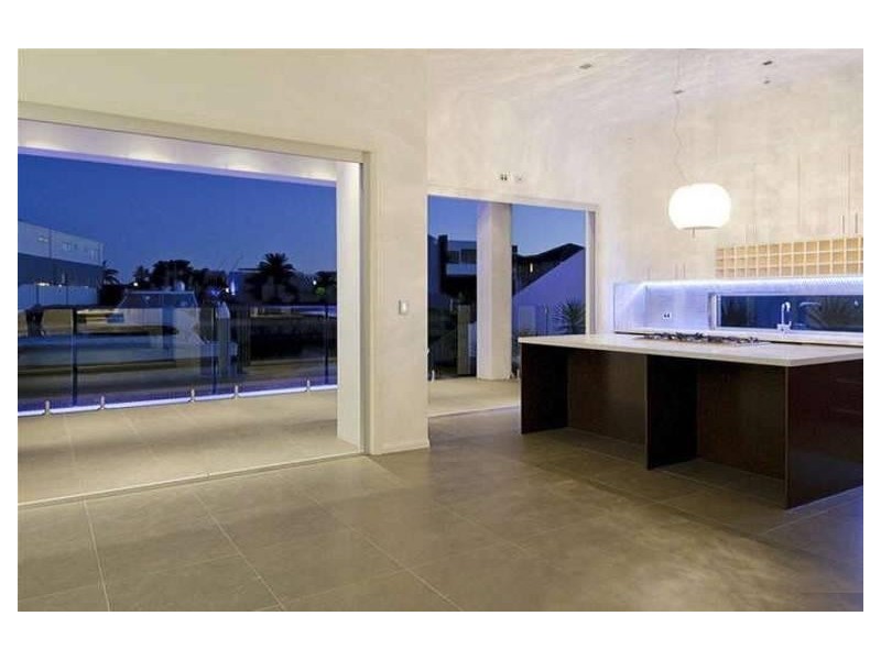 25 KNIGHTSBRIDGE PDE EAST, Sovereign Islands QLD 4216