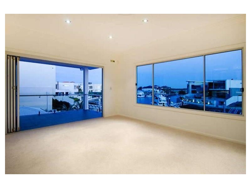 25 KNIGHTSBRIDGE PDE EAST, Sovereign Islands QLD 4216