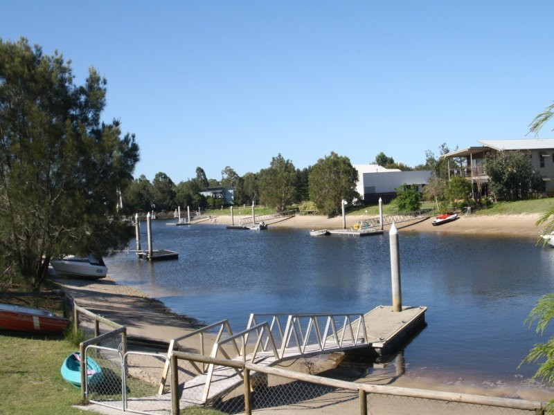 5 DOEBLIEN DR, Paradise Point QLD 4216