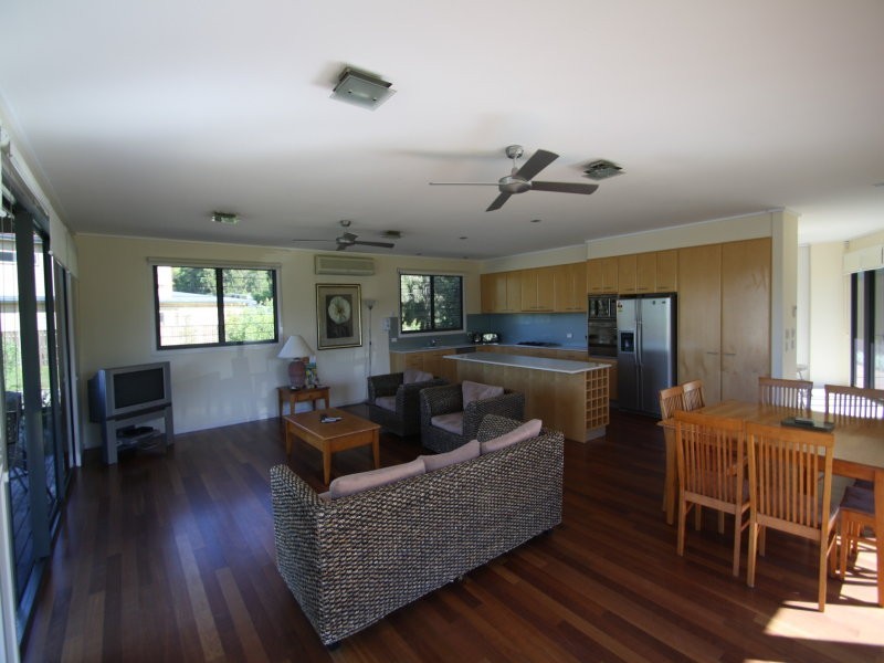 5 DOEBLIEN DR, Paradise Point QLD 4216