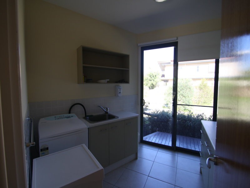 5 DOEBLIEN DR, Paradise Point QLD 4216