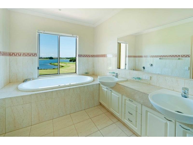 8341 Magnolia Dr, Hope Island QLD 4212