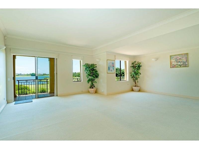 8341 Magnolia Dr, Hope Island QLD 4212
