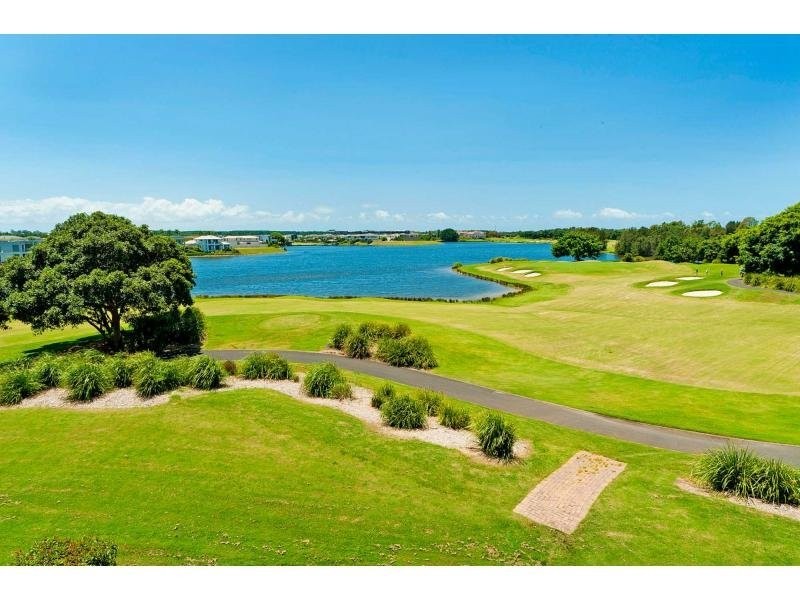 8341 Magnolia Dr, Hope Island QLD 4212