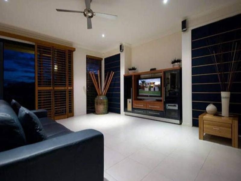 Sovereign Islands QLD 4216