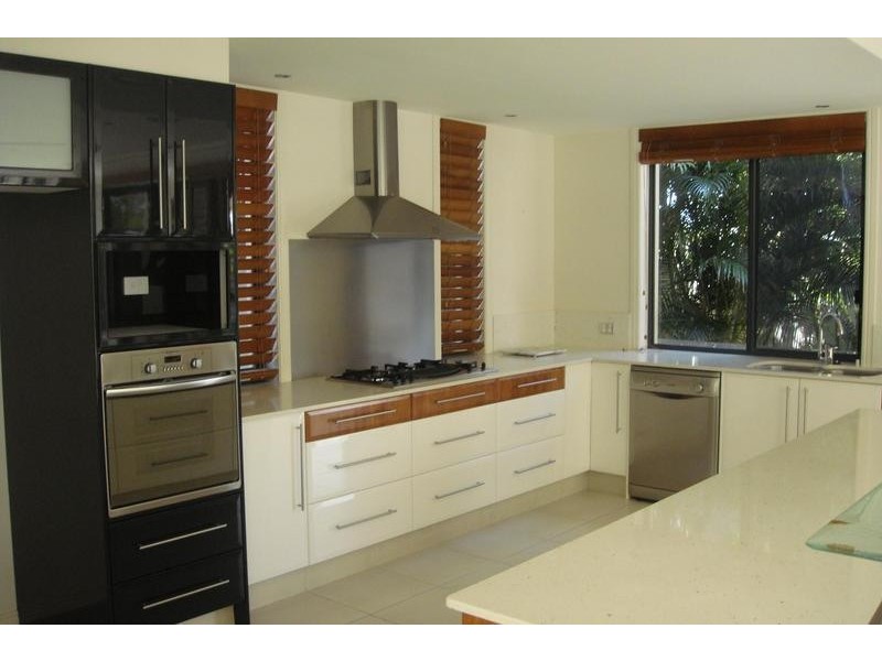 Sovereign Islands QLD 4216