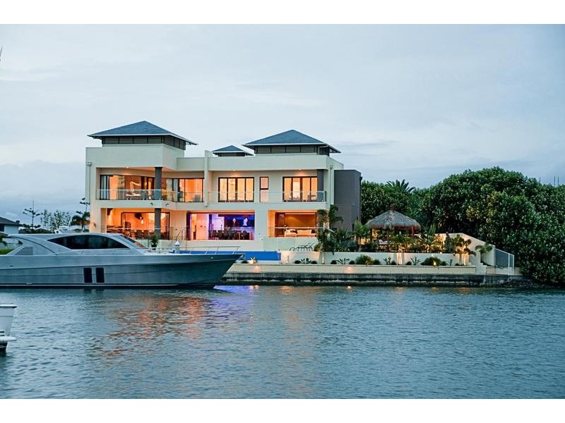 Sovereign Islands QLD 4216