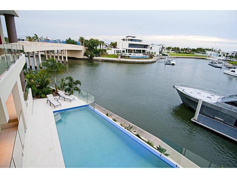 Sovereign Islands QLD 4216