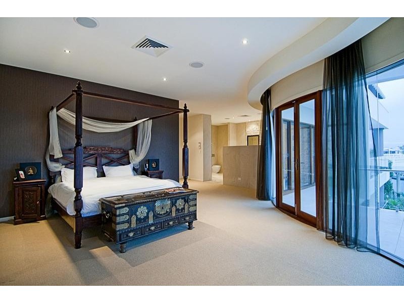 Sovereign Islands QLD 4216