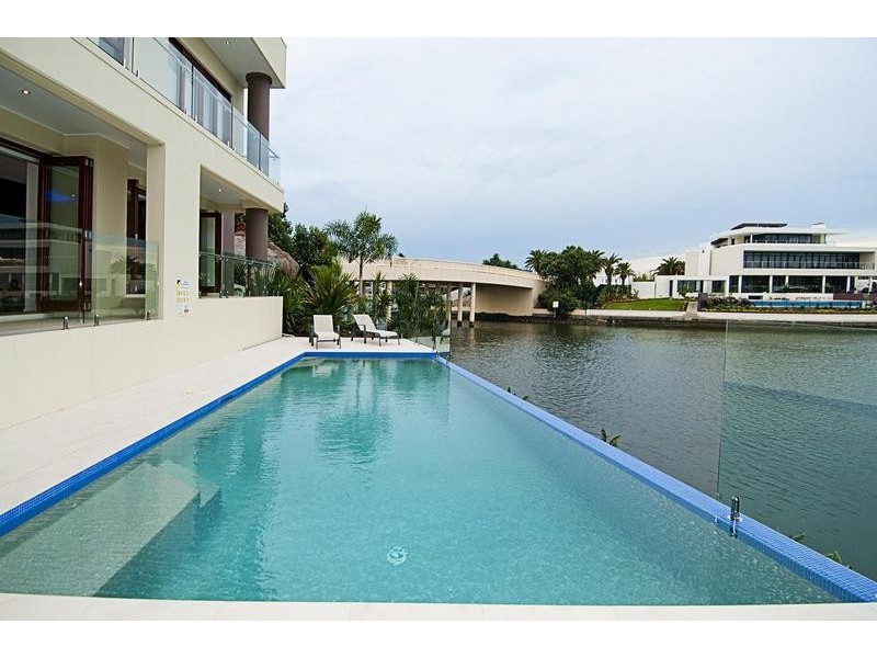 Sovereign Islands QLD 4216