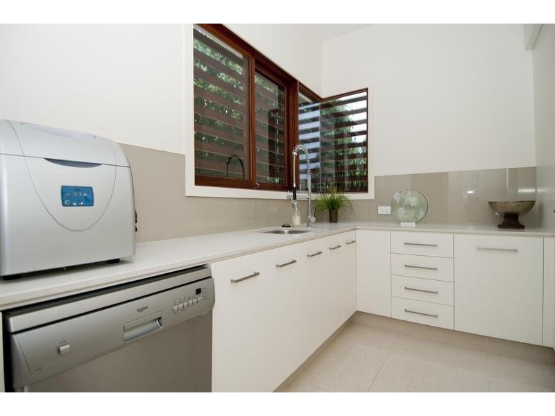 Sovereign Islands QLD 4216