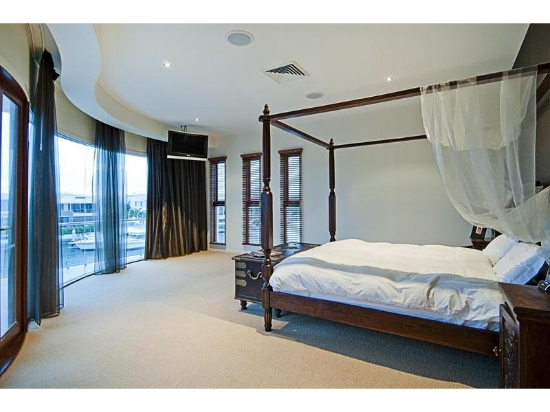 Sovereign Islands QLD 4216