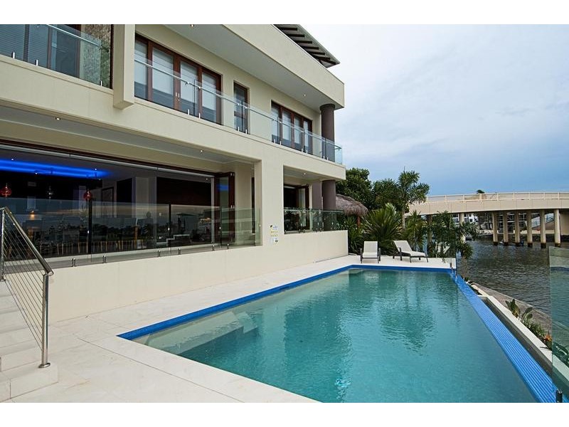 Sovereign Islands QLD 4216