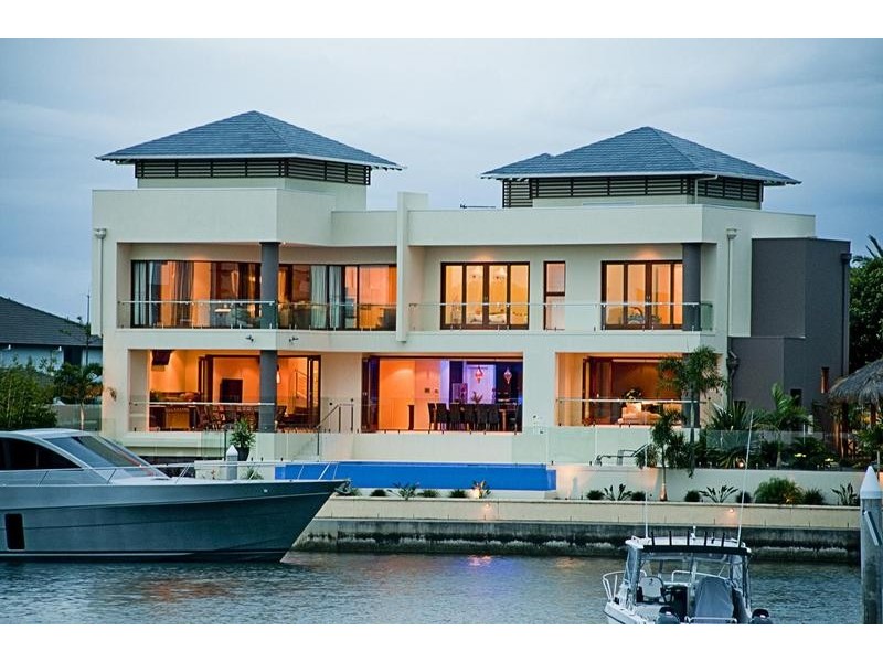 Sovereign Islands QLD 4216