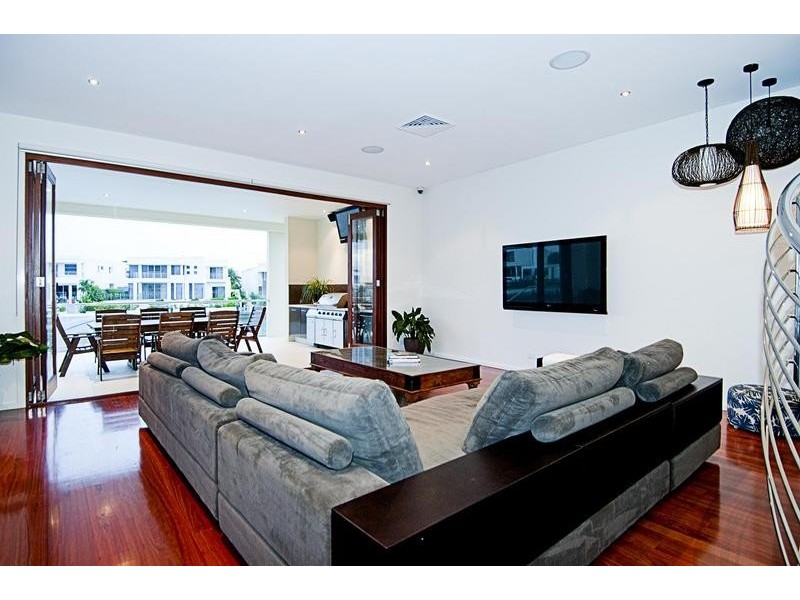 Sovereign Islands QLD 4216