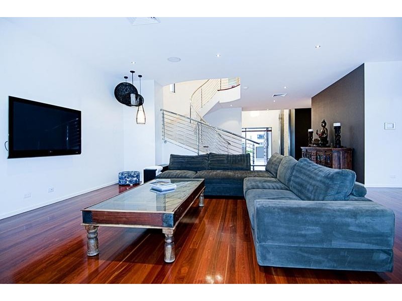 Sovereign Islands QLD 4216