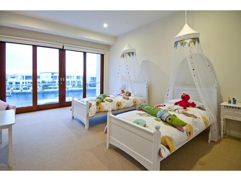 Sovereign Islands QLD 4216