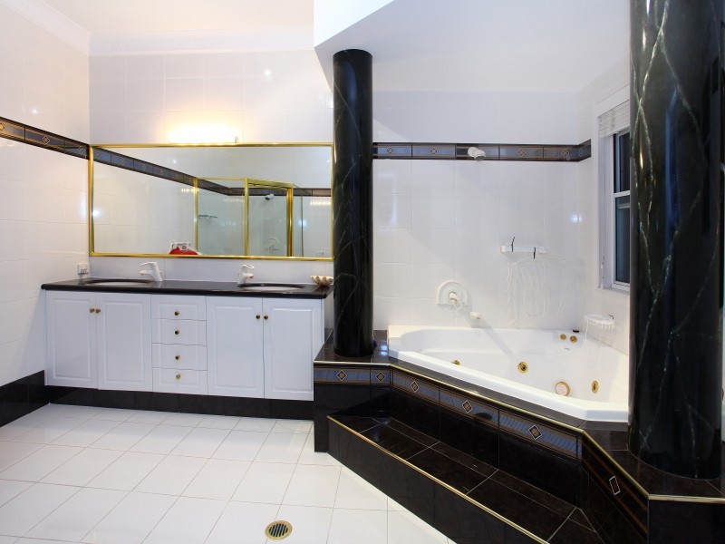 23 Sundance Way, Runaway Bay QLD 4216