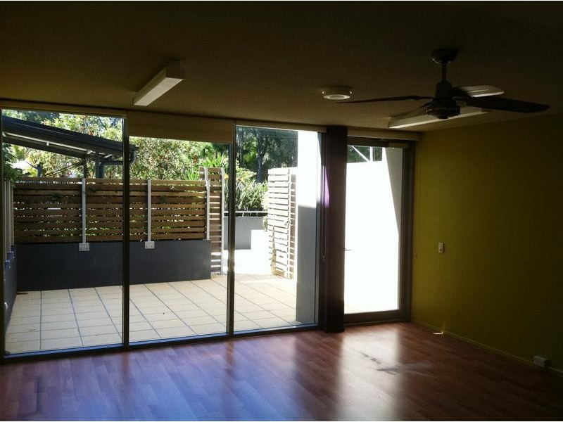 12 Bayview St, Runaway Bay QLD 4216
