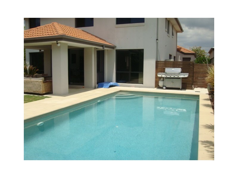 1 Torrevella Vista, Runaway Bay QLD 4216