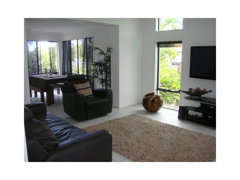 1 Torrevella Vista, Runaway Bay QLD 4216