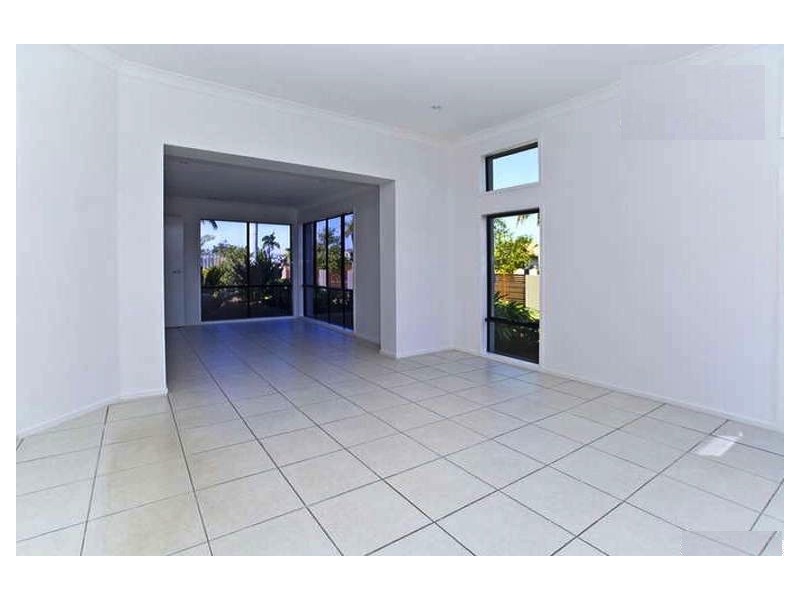 1 Torrevella Vista, Runaway Bay QLD 4216