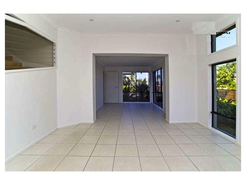 1 Torrevella Vista, Runaway Bay QLD 4216