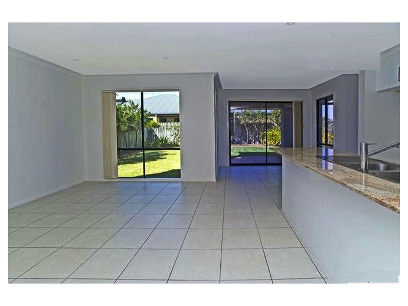 1 Torrevella Vista, Runaway Bay QLD 4216