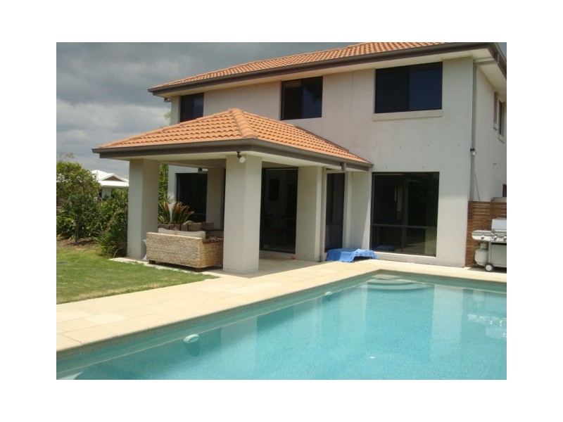 1 Torrevella Vista, Runaway Bay QLD 4216