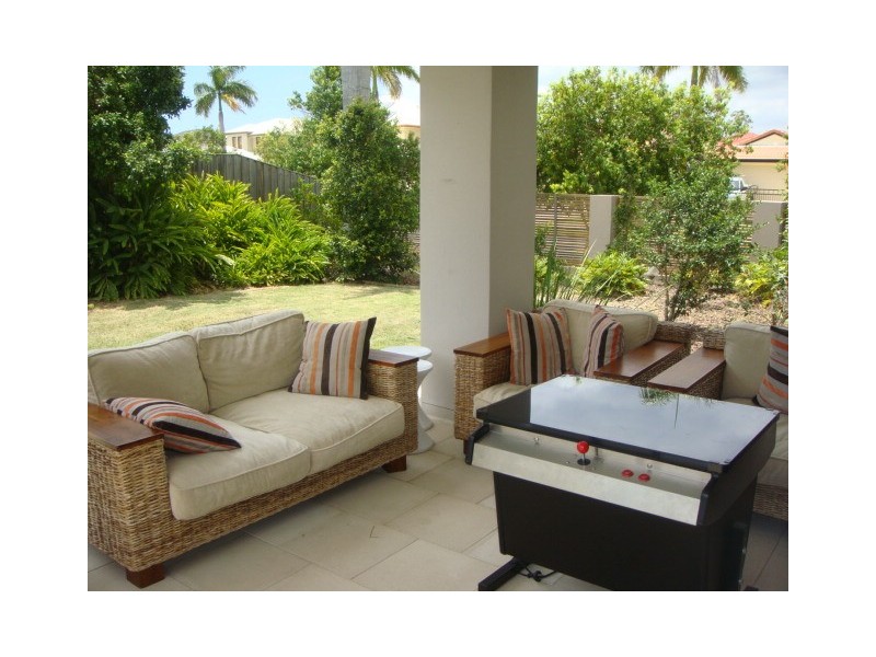 1 Torrevella Vista, Runaway Bay QLD 4216