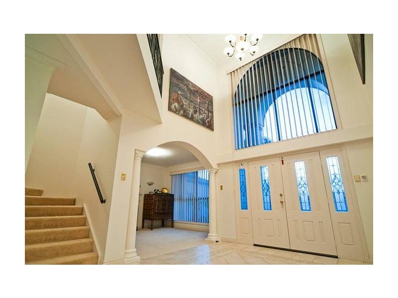 21 The Sovereign Mile, Sovereign Islands QLD 4216