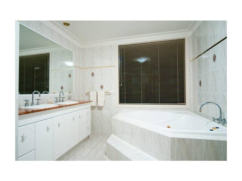 21 The Sovereign Mile, Sovereign Islands QLD 4216