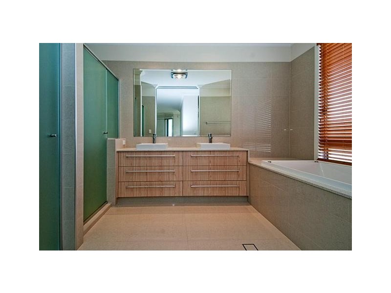 34 East Quay Dr, Biggera Waters QLD 4216