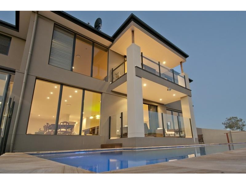 37 South Quay Drive, Biggera Waters QLD 4216