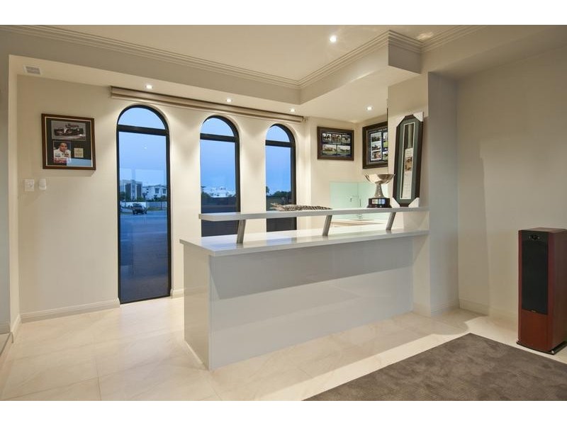 37 South Quay Drive, Biggera Waters QLD 4216