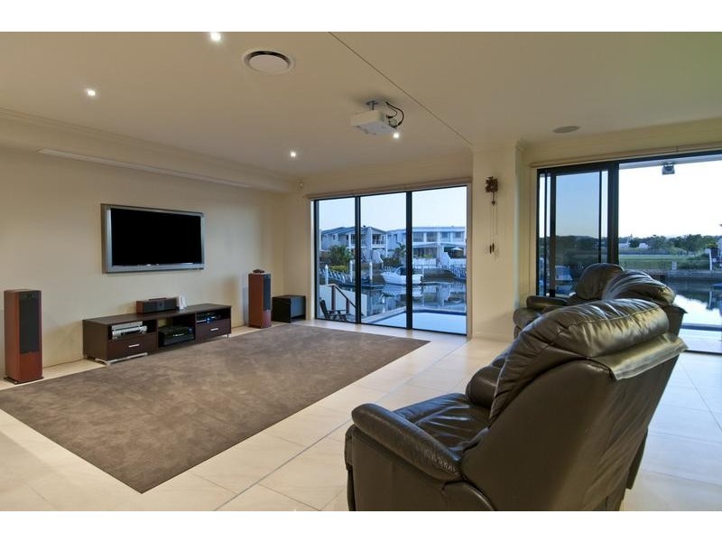 37 South Quay Drive, Biggera Waters QLD 4216
