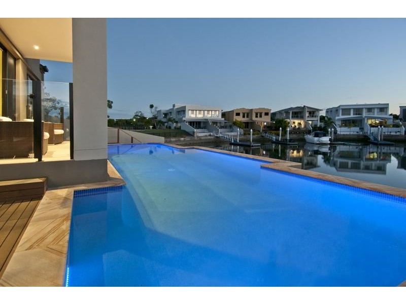 37 South Quay Drive, Biggera Waters QLD 4216