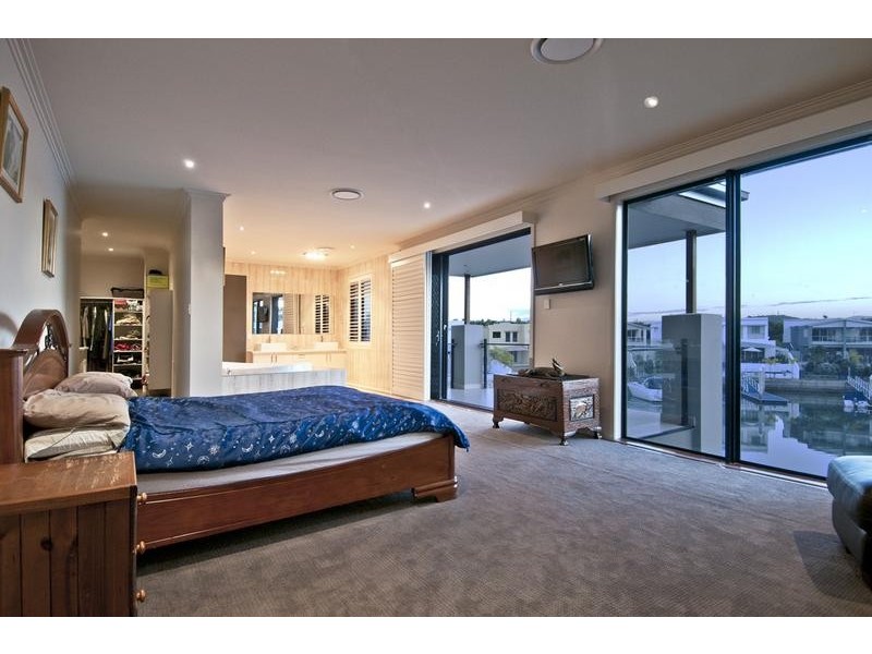 37 South Quay Drive, Biggera Waters QLD 4216