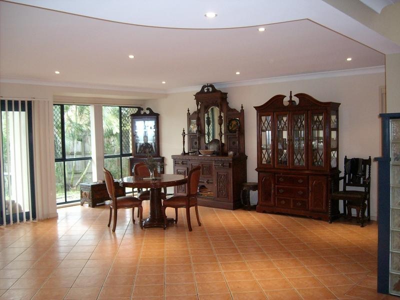 00 T E Peters, Broadbeach Waters QLD 4218