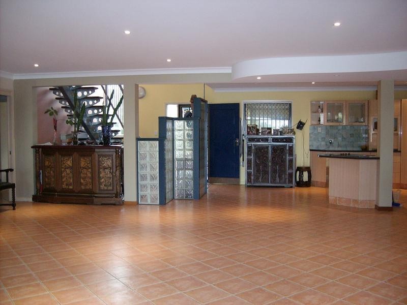 00 T E Peters, Broadbeach Waters QLD 4218