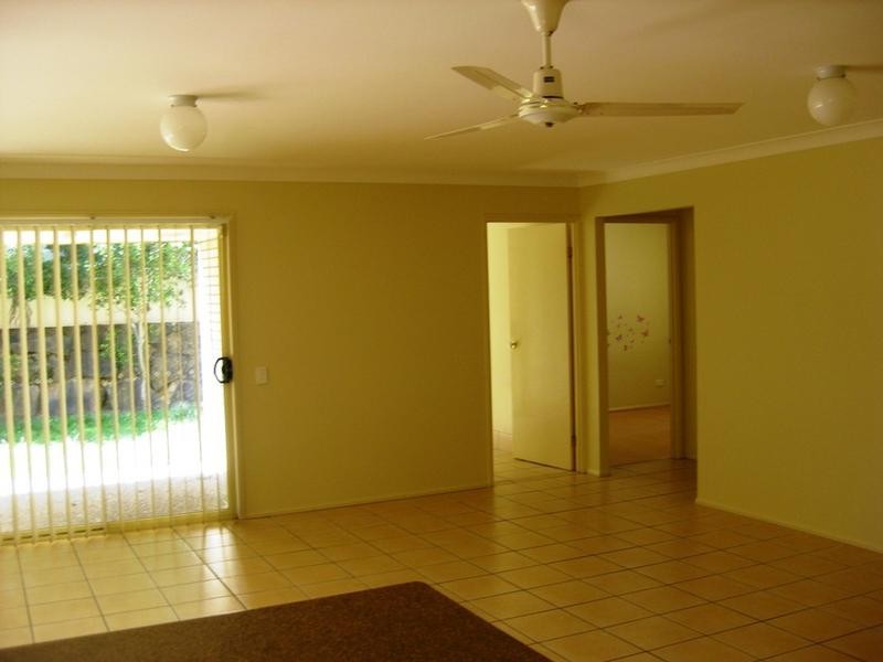91 Tiger Dr, Arundel QLD 4214
