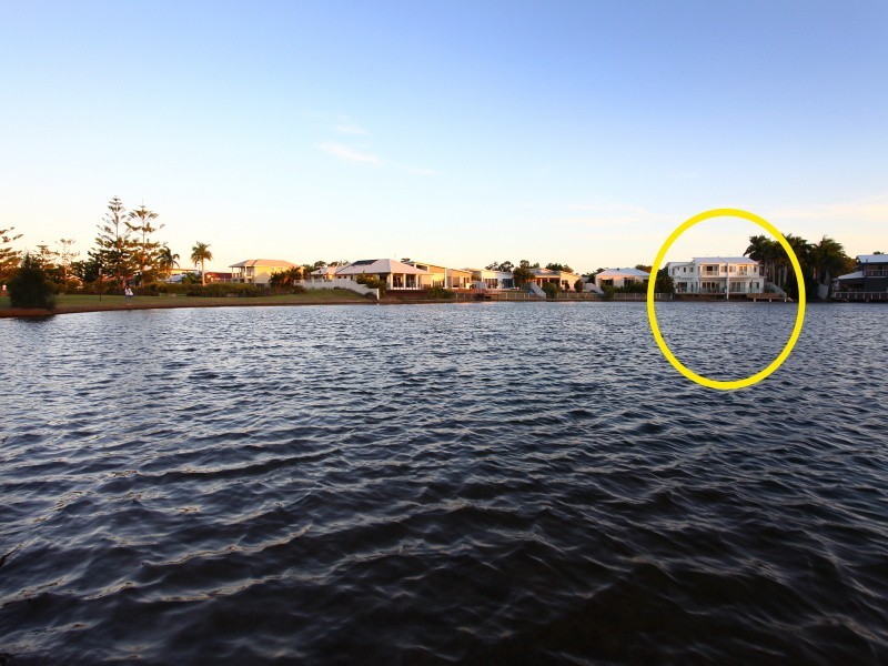2/179 Lae Drive, Runaway Bay QLD 4216