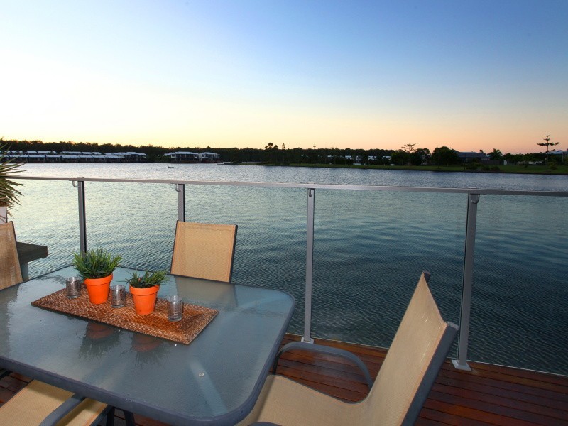 2/179 Lae Drive, Runaway Bay QLD 4216