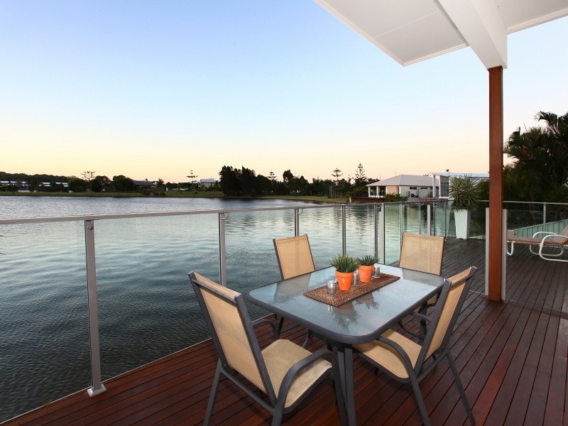 2/179 Lae Drive, Runaway Bay QLD 4216