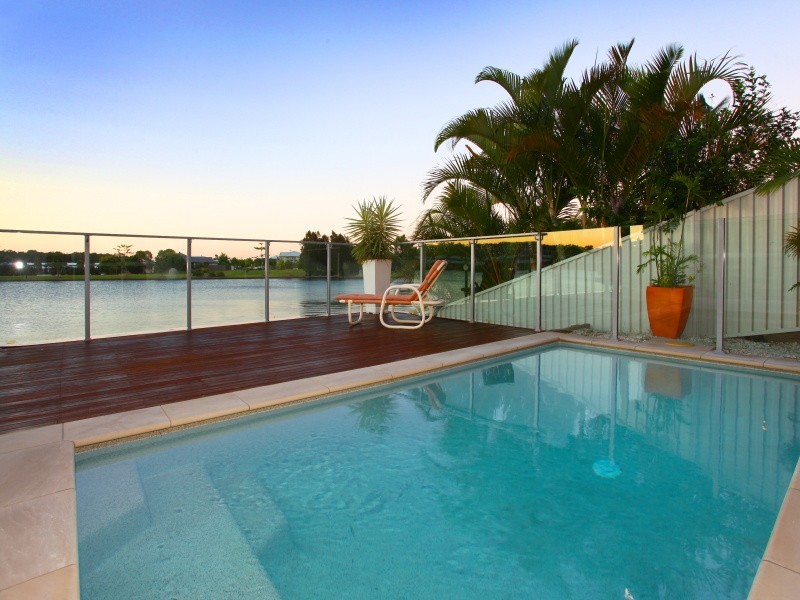2/179 Lae Drive, Runaway Bay QLD 4216